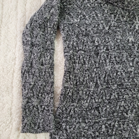 Eight Eight Eight Women’s Cowl Neck Sweater Sz M Blk/White Long Tunic Cable Knit - Picture 4 of 16